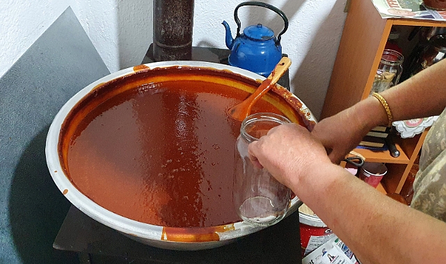 Kışlık lezzetler şimdiden hazır ediliyor