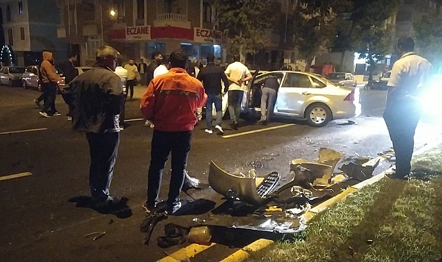 Kontrolden çıkan otomobil park halindeki otobüse çarptı: 1 yaralı