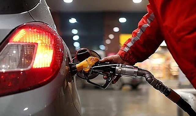 Motorine 2 lira 3 kuruş zam geldi, litresi 40 lirayı aştı