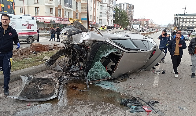 Önce çarptı sonra takla attı, 3 yaralı