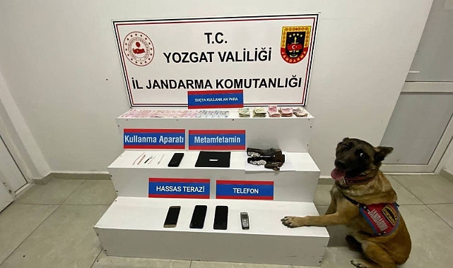 Uyuşturucu maddeyi sobada yakmak isterken yakayı ele verdiler