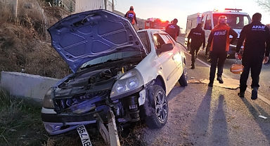 Otomobil yoldan çıkıp bariyere çarptı: 4 yaralı