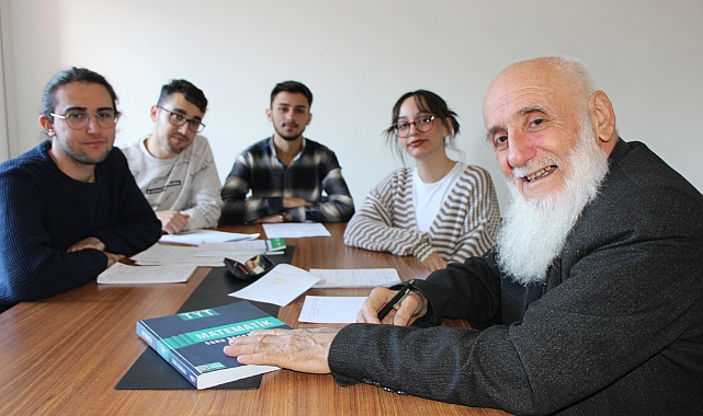Üniversitelilerden, 4. defa DGS’ye hazırlanan Yaşar dedeye özel matematik dersi