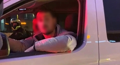 Trafikte iki sürücünün “erkek misin?” kavgası