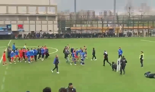 Süper Amatör Küme’ye yükselme maçında saha boks ringine döndü