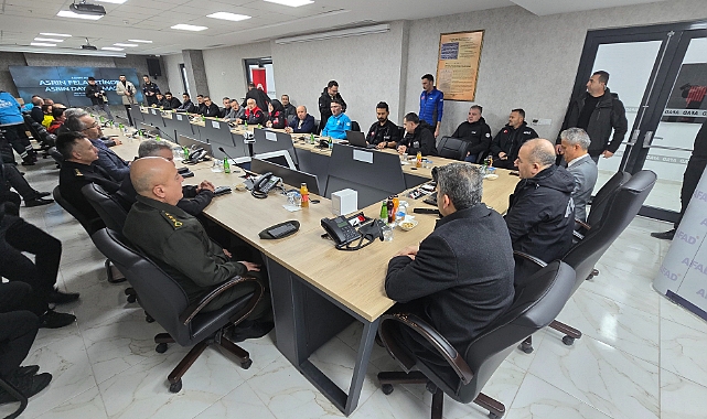 Tokat'ta saat 04.17'de depremzedeler anıldı
