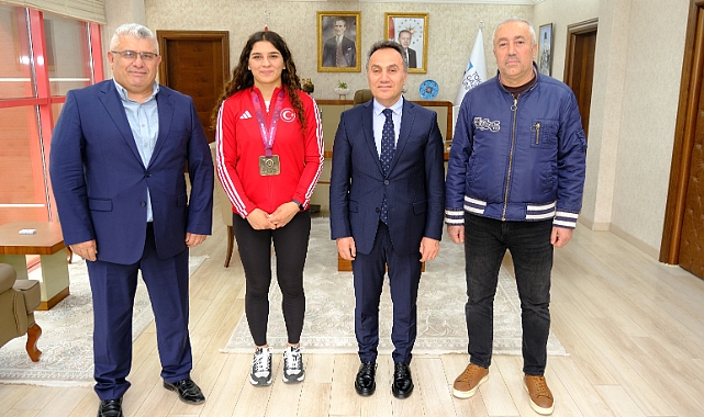 Milli güreşçi Nesrin Baş'tan TOGÜ Rektörü Yılmaz'a ziyaret