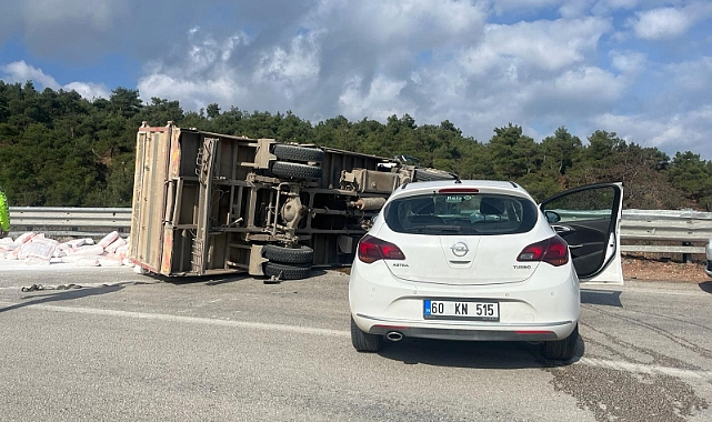 Tokat’ta kamyon ile otomobil çarpıştı: 3 yaralı