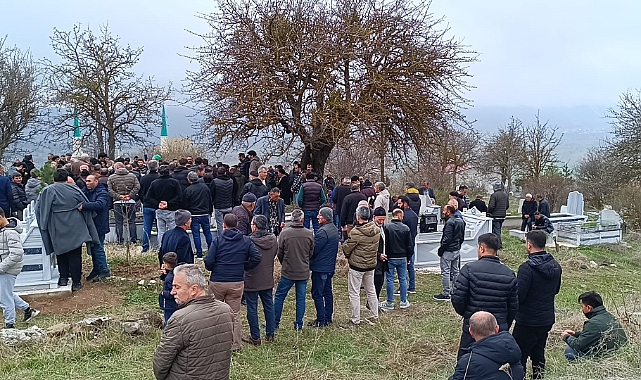 Aynı kazada ölen annesinin yanına defnedildi