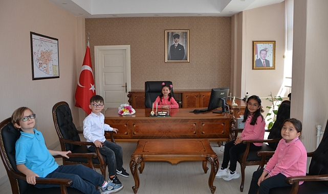 Başçiftlik'te kaymakamlık makamına çocuklar oturdu