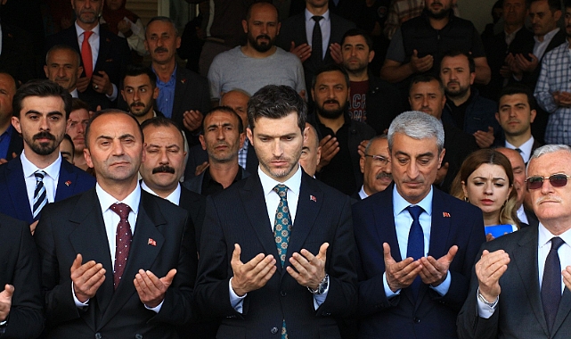 Erbaa Belediye Başkanı Karagöl mazbatasını alarak göreve başladı