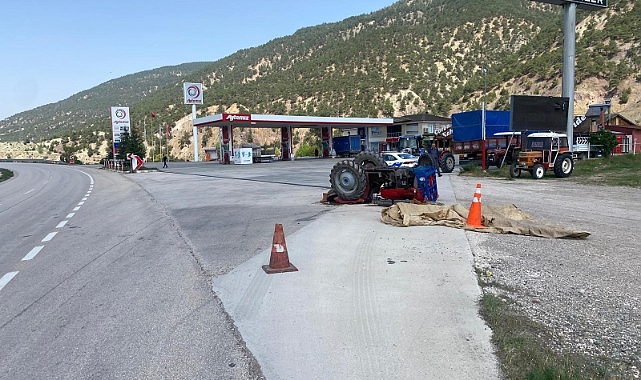 Reşadiye’de traktör ters döndü: 1’i ağır 3 yaralı