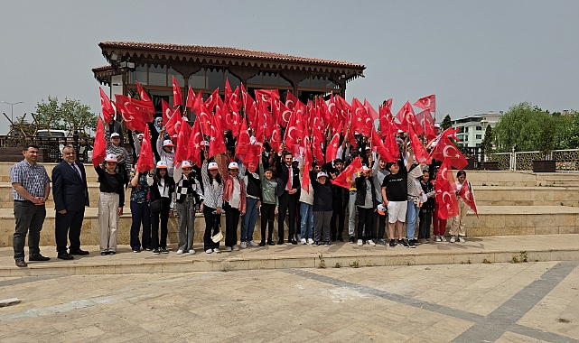 Tokat'ta depremden etkilenen çocuklar sandallarla gezdirildi