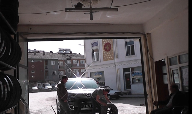 Tokat’ta lastikçi ile kumrunun sıra dışı dostluğu