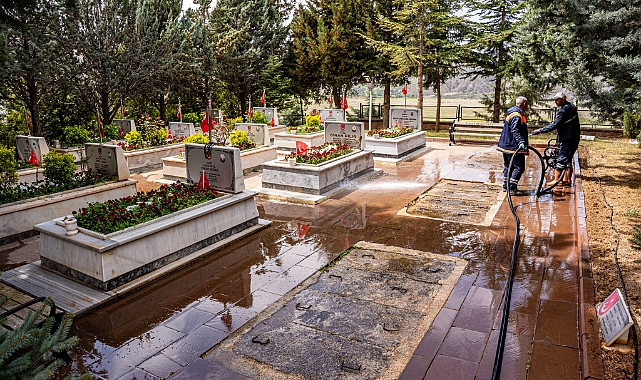 Tokat’ta şehitlikler temizlendi