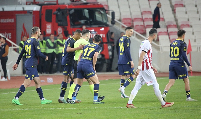 Trendyol Süper Lig: Sivasspor: 2 - Fenerbahçe: 2