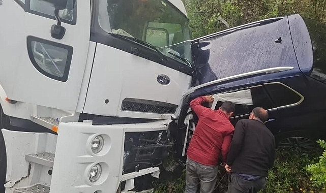 Şerit ihlali yapan kamyon 2 aracı biçti, anne ve oğlu can verdi