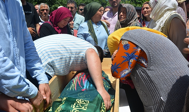 En acı karne tatili: Defne Nur, son yolculuğuna uğurlandı