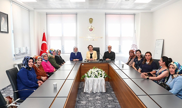 Tokat Valisi Numan Hatipoğlu'nun eşi, koruyucu ailelerle bir araya geldi