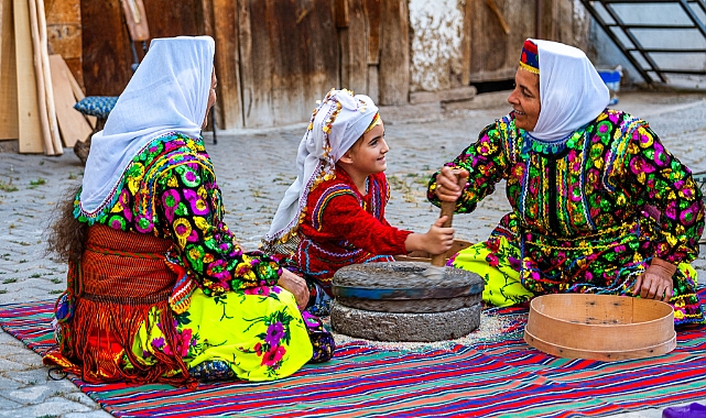 Asırlık yöresel kıyafetler dijital ortamda korunarak geleceğe taşınacak