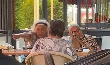 Sıcaktan bunalan kadınların vantilatör kavgası kamerada