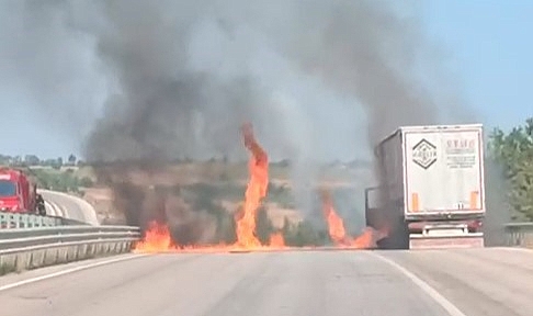 Tokat'ta yanan tır alev topuna döndü