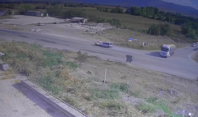Amasya’da 2 aracın çarpıştığı kaza kamerada
