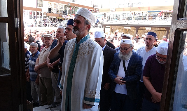 Heniyye için Yozgat'ta gıyabi cenaze namazı kılındı