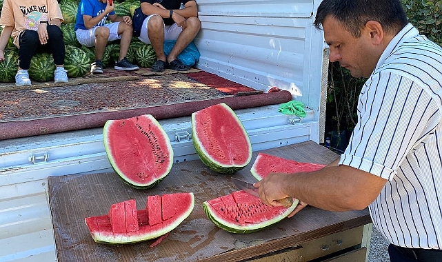 Zile'de 26 ton karpuzu kapış kapış ettiler