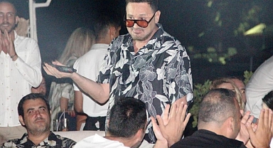 Ünlü şarkıcı Metin Arolat hayatını kaybetti