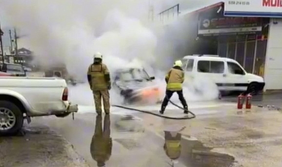Tokat'ta muayeneye götürülen otomobil kül oldu