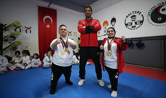 Birlikte tekvandoya başlayan akondroplazili çift, ilk şampiyonada altın madalyaya uzandı