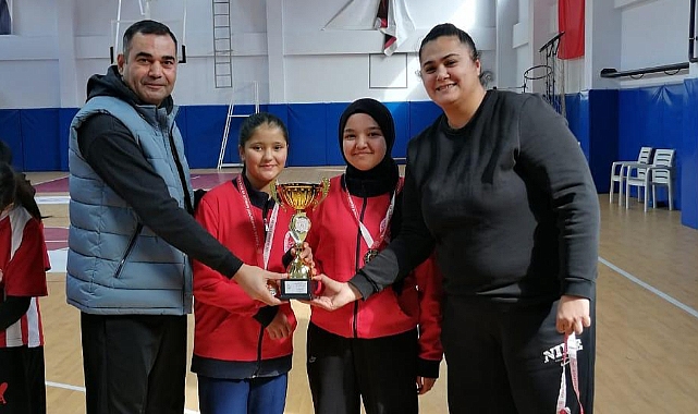 Floor Curling'de Başçiftlik Ortaokulu il birincisi oldu