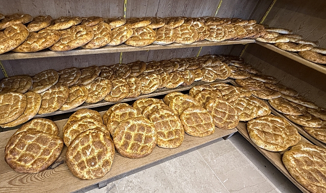 Fırıncılar iftar sofraları için ter döküyor