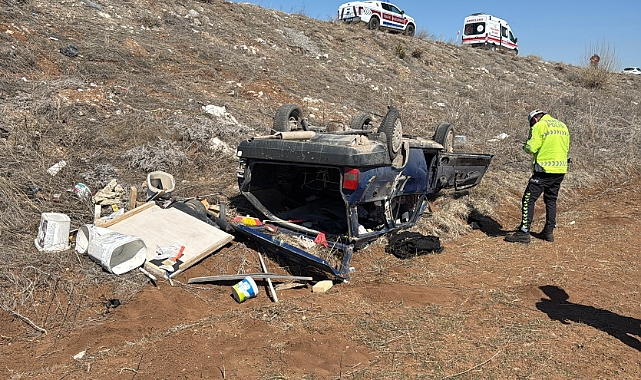 Yoldan çıkan araç şarampole uçtu: 3'ü ağır 4 yaralı
