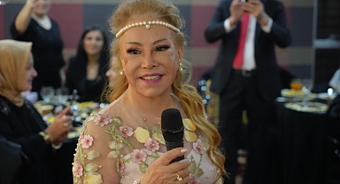 83 yaşındaki Bedia Akartürk: 