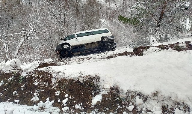 Başçiftlik'te uçuruma devrilen minibüsün sürücüsü yaralandı