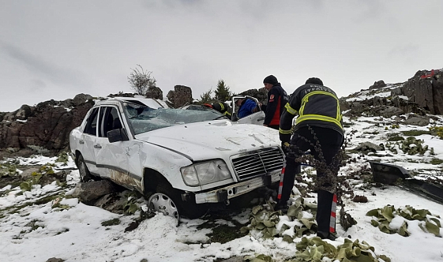 Erbaa'da uçuruma devrilen otomobildeki 4 kişi yaralandı