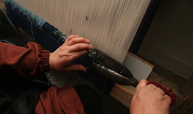 Tokat Halaçlı'da kadınlar, 25 yıldır ara verdikleri halı dokumacılığına yeniden başladı