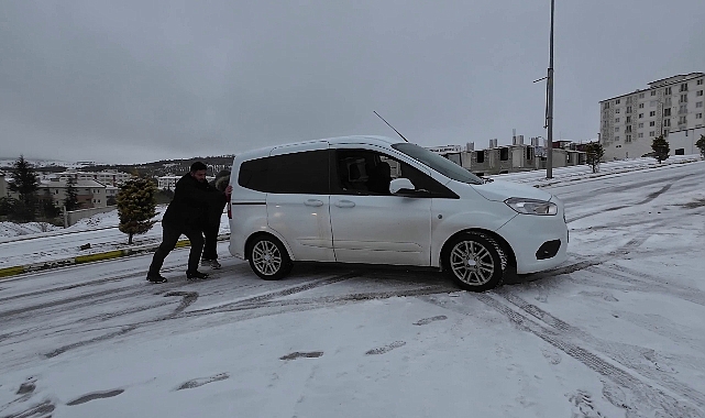 Yozgat'ta kar ve buzlanma hayatı olumsuz etkiledi