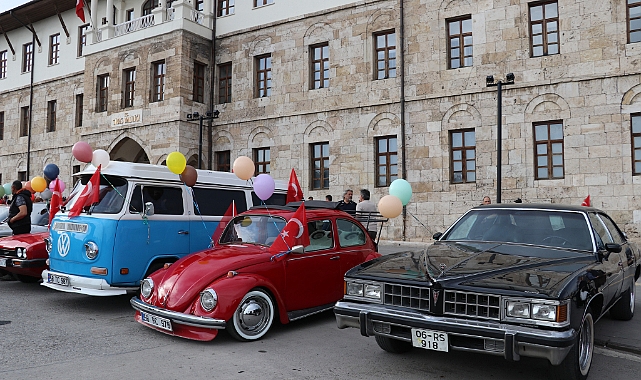 Sivas Uluslararası Film Festivali, kortej yürüyüşü ile başladı