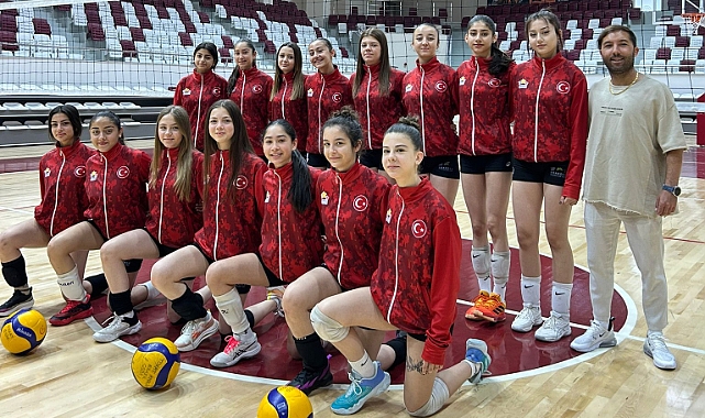 Tokat’ın Analig kız voleybol takımı turnuvaya hazırlanıyor