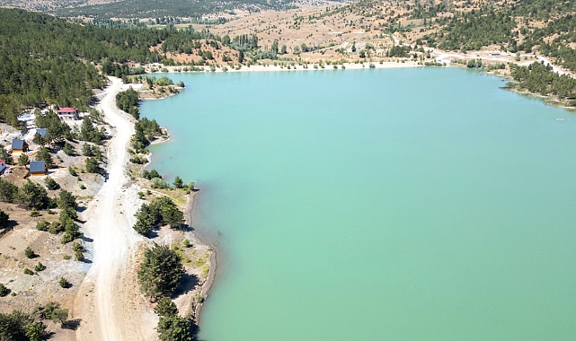 Tokat-Sivas arasındaki gölet yeşilin her tonu ile ziyaretçilerini bekliyor