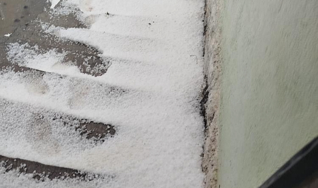 Tokat'ta dolu nedeniyle araziler beyaza büründü