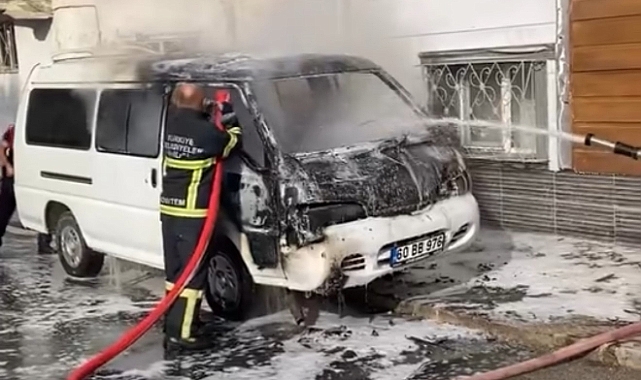 Yanan minibüs alev topuna döndü