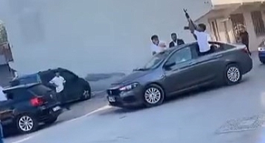 Düğünde uzun namlulu silahlarla tehlikeli kutlama