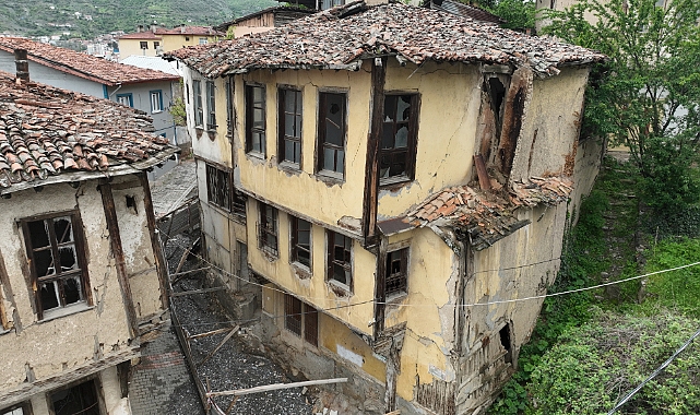Tokat'ta tehlike arz eden metruk binalar yıkıldı