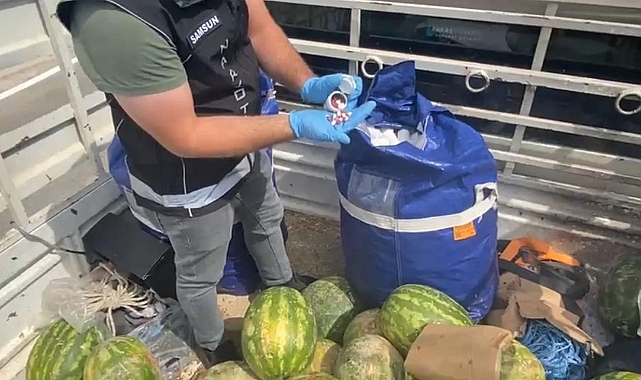 Karpuz yüklü kamyonette 110 bin uyuşturucu hap ele geçirildi