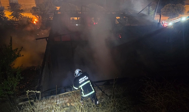 Niksar'da yangın çıkan ev kullanılamaz hale geldi