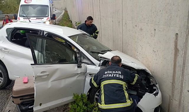Kazaya müdahale eden polis aracına otomobil çarptı: 2’si polis 8 yaralı